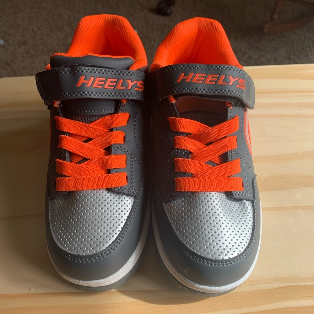 NWOT Heelys Youth size 4